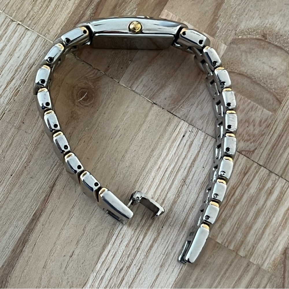 Seiko Rare Vintage Ladies Watch Curved Crystal White Dial Two-Tone Bracelet - Picture 11 of 15